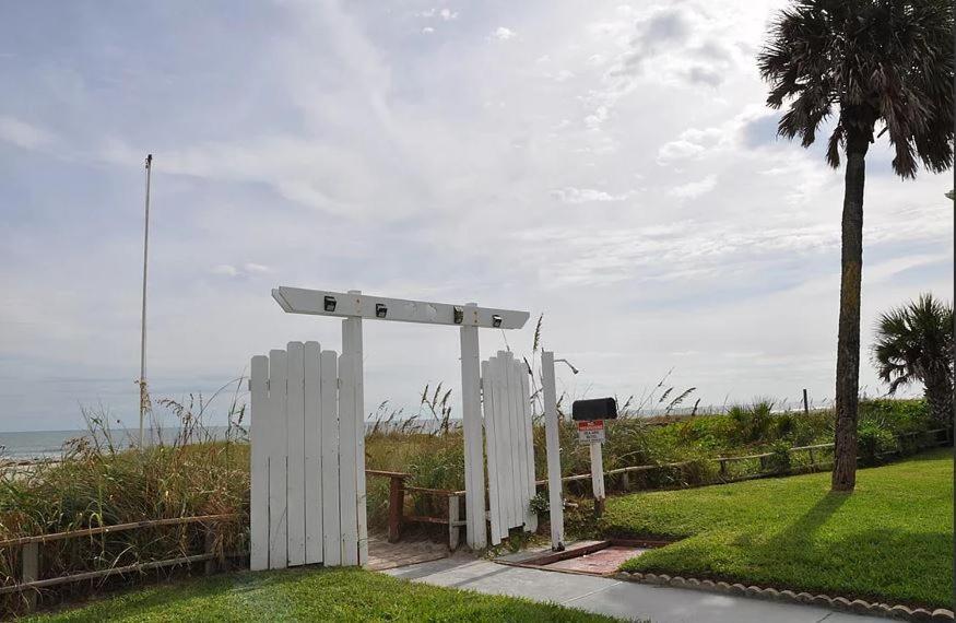 Sea Aire Oceanfront 2*